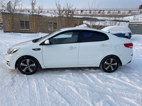 2015 Kia Rio III Рестайлинг, белый, 1100000 рублей - вид 7