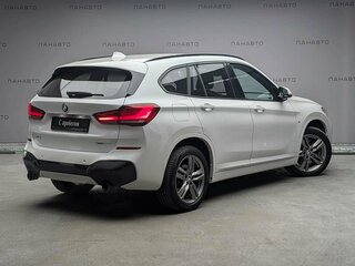 2021 BMW X1 20i xDrive II (F48) Рестайлинг, белый, 3335000 рублей, вид 3