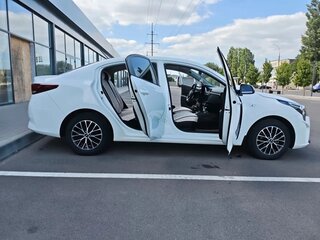 2020 Kia Rio IV Рестайлинг, белый, 1550000 рублей, вид 3