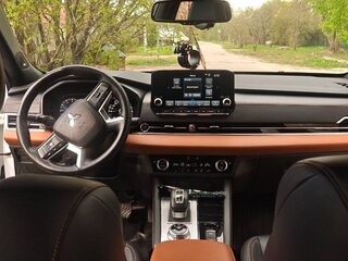 2023 Mitsubishi Outlander IV, белый, 4520000 рублей, вид 3