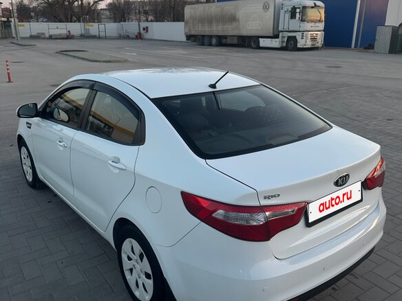 2013 Kia Rio 4-speed III, белый, 780000 рублей - вид 9