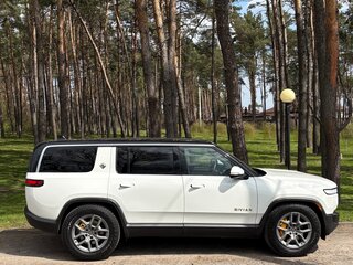 2022 Rivian R1S QM Large, белый, 8300000 рублей, вид 3