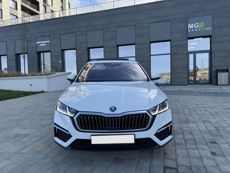 2023 Skoda Octavia IV (A8), белый, 2350000 рублей, вид 4