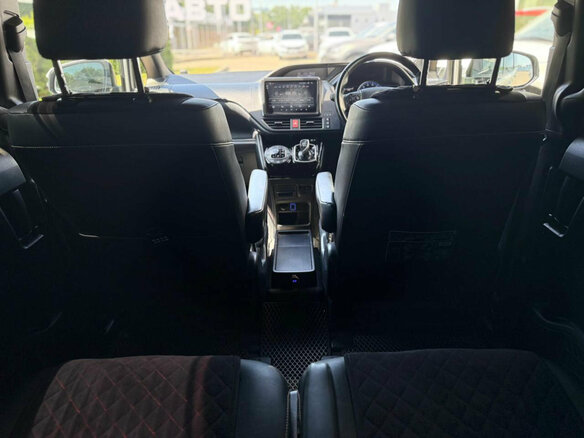2016 Toyota Noah III (R80), белый, 1695000 рублей - вид 25