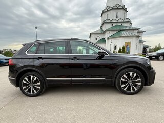 2017 Volkswagen Tiguan II, чёрный, 2650000 рублей, вид 3