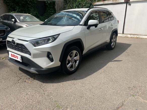 2019 Toyota RAV4 V (XA50), белый, 3500000 рублей - вид 1