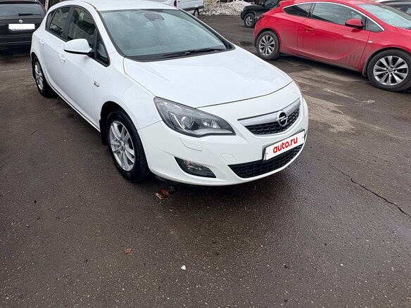 2010 Opel Astra J, белый, 700000 рублей - вид 2