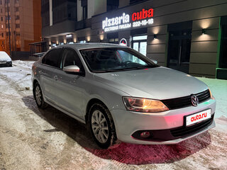 2013 Volkswagen Jetta VI, серебристый, 1000000 рублей, вид 3