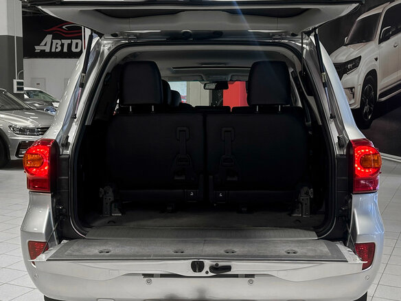 2014 Toyota Land Cruiser 200 Series Рестайлинг 1, серебристый, 3930000 рублей - вид 12