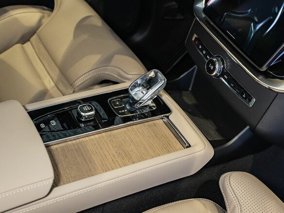 2026 Volvo XC90 B5 II Рестайлинг 2, зелёный, 12420000 рублей - вид 13