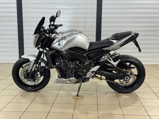 2011 Yamaha FZ1, серебристый, 695000 рублей, вид 4