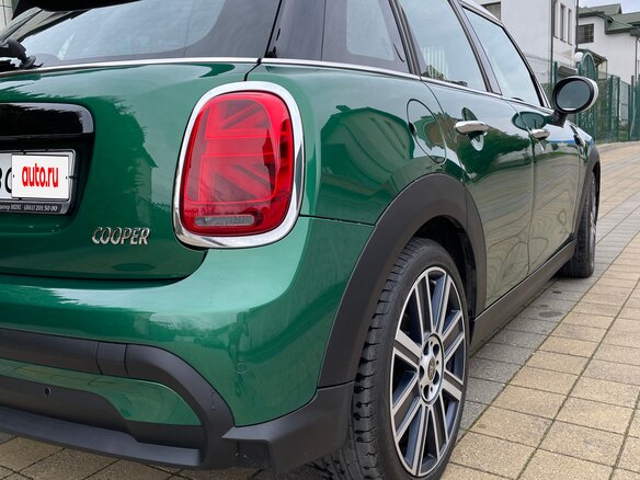 2021 Mini Hatch Cooper III (F55/F56) Рестайлинг 2, зелёный, 2700000 рублей - вид 6