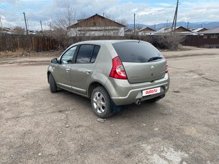 2011 Renault Sandero I, бежевый, 750000 рублей, вид 4