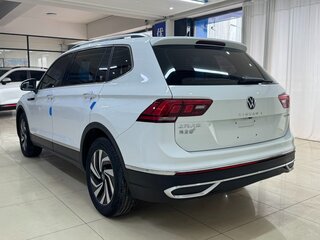 2022 Volkswagen Tiguan II Рестайлинг, белый, 2632000 рублей, вид 3