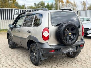 2017 Chevrolet Niva I Рестайлинг, серый, 571100 рублей, вид 4