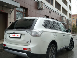 2014 Mitsubishi Outlander III Рестайлинг, белый, 1670000 рублей, вид 4