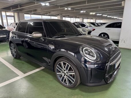 2021 Mini Hatch Cooper S III (F55/F56) Рестайлинг 2, синий, 3300000 рублей, вид 2