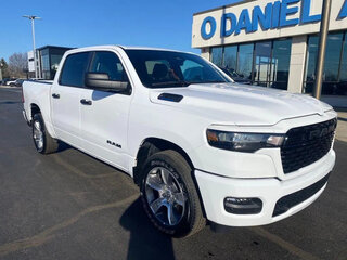 2025 Ram 1500 Crew Cab eTorque V Рестайлинг, белый, 5609151 рублей, вид 2
