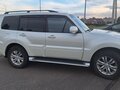 2015 Mitsubishi Pajero IV Рестайлинг 2, белый, 2330000 рублей - вид 2