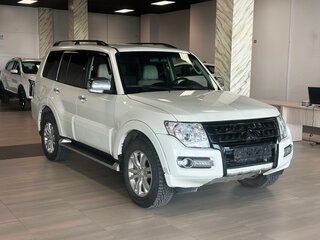 2017 Mitsubishi Pajero IV Рестайлинг 2, белый, 3900000 рублей, вид 3