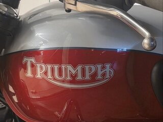 2020 Triumph Bonneville T100, красный, 999999 рублей, вид 5