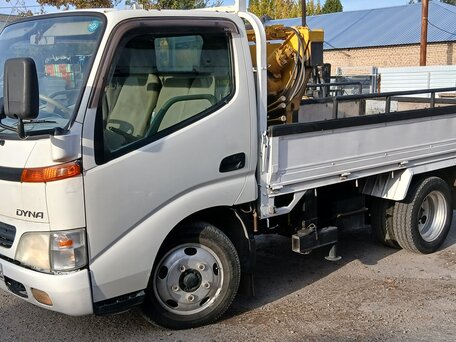 2001 Toyota Dyna, белый, 1830000 рублей, вид 3