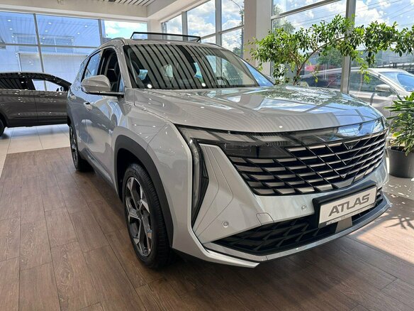 2026 Geely Atlas II, серебристый, 4119990 рублей - вид 3