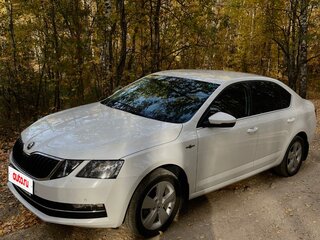 2018 Skoda Octavia III (A7) Рестайлинг, белый, 1935000 рублей, вид 2