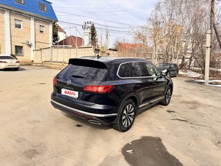 2021 Volkswagen Touareg III, чёрный, 5100000 рублей, вид 5