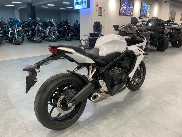2022 Honda CBR 650R, белый, 1080000 рублей - вид 5