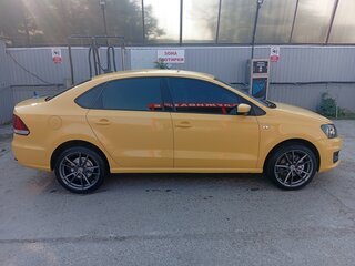 2019 Volkswagen Polo V Рестайлинг, жёлтый, 1000000 рублей, вид 2