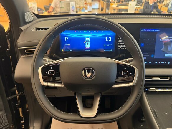 2026 Changan UNI-S I Рестайлинг, чёрный - вид 12