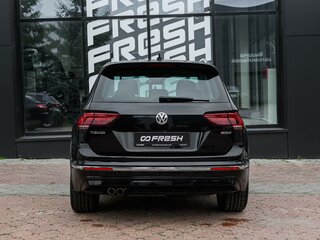 2020 Volkswagen Tiguan II, чёрный, 4199000 рублей, вид 4