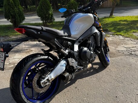 2021 Yamaha MT-09 (FZ-09), серебристый, 1200000 рублей, вид 5