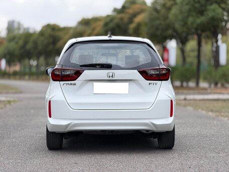 2022 Honda Fit IV Рестайлинг, белый, 1180000 рублей, вид 5