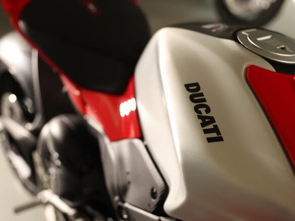 2026 Ducati Panigale V4, красный, 5745000 рублей - вид 7
