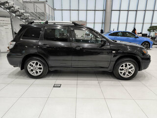 2004 Mitsubishi Outlander I, чёрный, 380000 рублей, вид 4