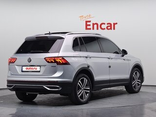 2022 Volkswagen Tiguan II Рестайлинг, серебристый, 4200000 рублей, вид 3