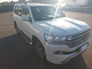2017 Toyota Land Cruiser 200 Series Рестайлинг 2, белый, 5800000 рублей, вид 2