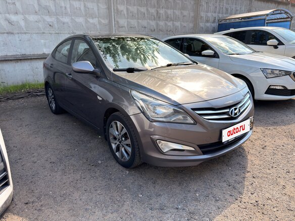 2014 Hyundai Solaris I Рестайлинг, серый, 900000 рублей - вид 2