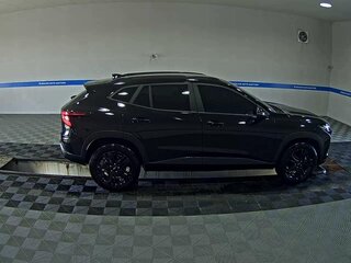 2024 Chevrolet Trax II, чёрный, 1910000 рублей, вид 3