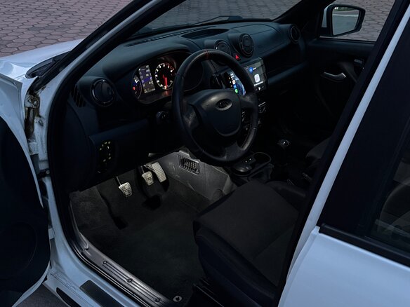 2016 Lada (ВАЗ) Granta Sport I, белый, 800000 рублей - вид 5