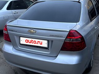 2010 Chevrolet Aveo I Рестайлинг, серебристый, 650000 рублей, вид 3