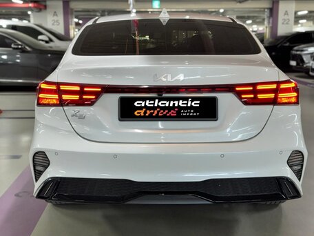2024 Kia K3 II Рестайлинг, белый, 2340000 рублей, вид 5