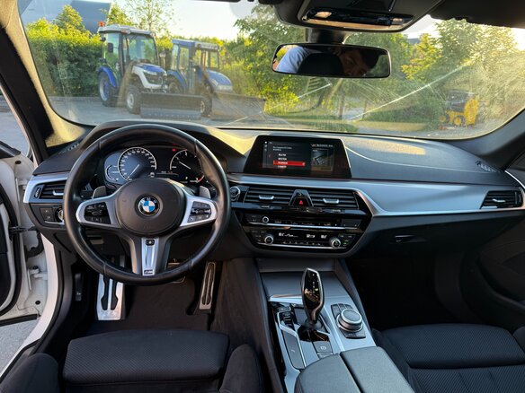 2020 BMW 5 серии 520d xDrive VII (G30/G31/G38), белый, 3100000 рублей - вид 16