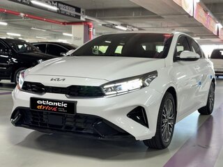 2024 Kia K3 II Рестайлинг, белый, 2340000 рублей, вид 1