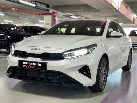 2024 Kia K3 II Рестайлинг, белый, 2340000 рублей, вид 1