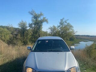 2000 Toyota Avensis I Рестайлинг, серебристый, 630000 рублей, вид 3
