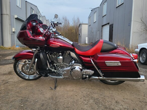 2011 Harley-Davidson CVO Road Glide, красный, 1650000 рублей - вид 2