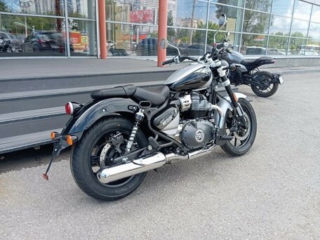 2026 Royal Enfield Super Meteor, серый, 773000 рублей, вид 3